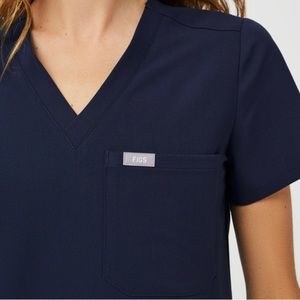 figs catarina navy scrub top